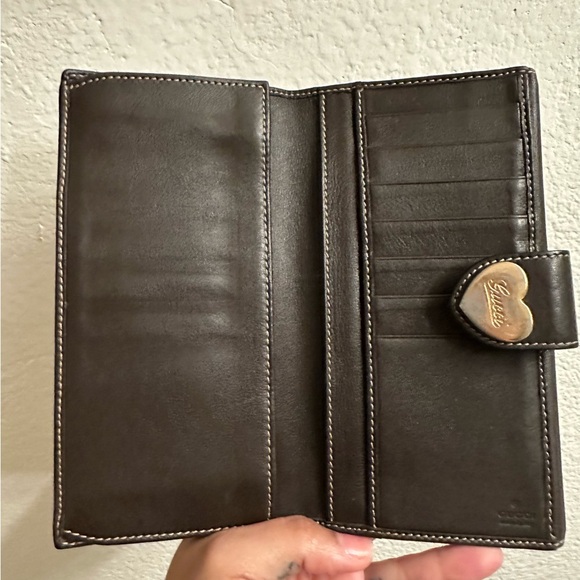 Gucci Tan and Brown Monogram Wallet with Heart Accent - Picture 5 of 8